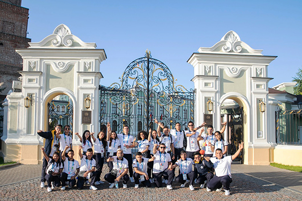 La seleccion Colombia WorldSkills realizó intercambio cultural con One School – One Country en Rusia