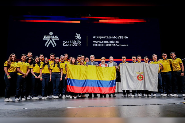 Presidente Duque entrega Pabellón Nacional a la delegación  WorldSkills Colombia