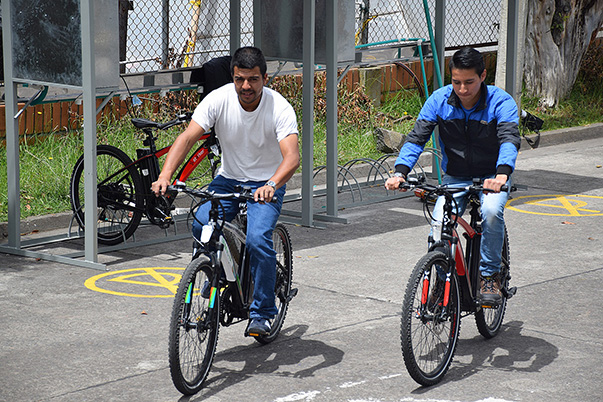Aprendices, instructores y servidores se movilizarán en bicicletas eléctricas