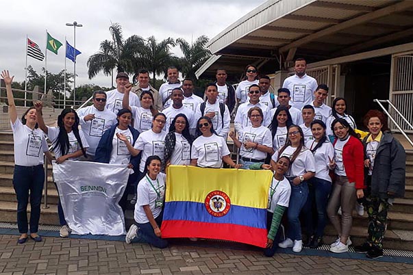 Aprendices participan en inmersión académica ‘Blujeans 2019’ en Brasil. 