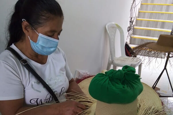 En Sandoná, Nariño, un 50% de la población femenina se dedica al tejido en paja toquilla. 