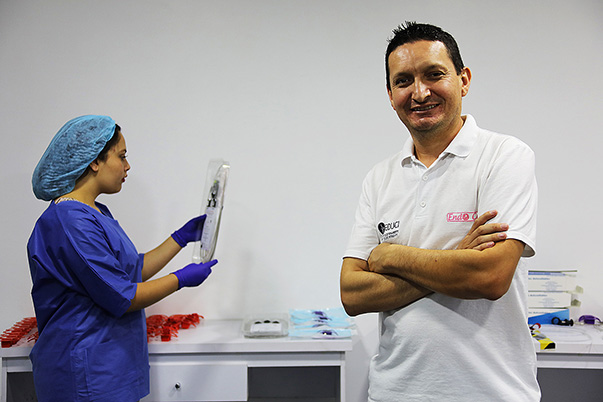Emprendedor colombiano fabrica dispositivos médicos
