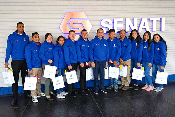 Aprendices SENA realizan misión tecnológica en Perú