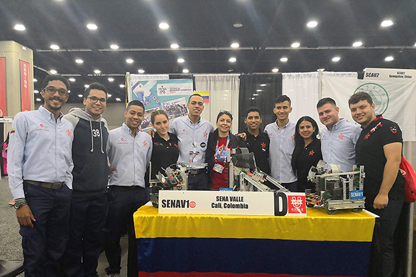 Aprendices SENA entre los 50 mejores en mundial de robótica en EE.UU.