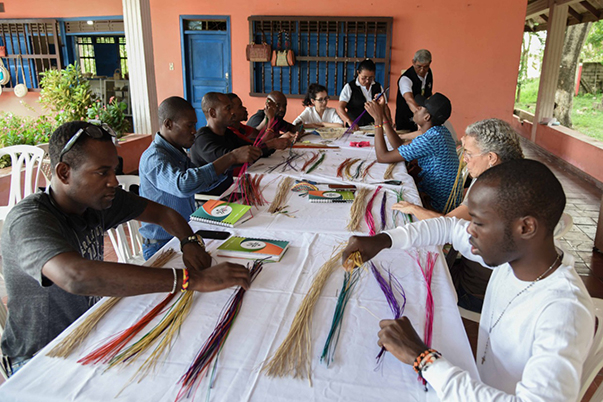 El SENA capacita a 17 Haitianos en técnicas artesanas