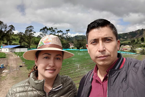 Sandra Patricia Cuesta con su esposo Luis Alfredo Vargas, propietarios de EDEN HERBS. 