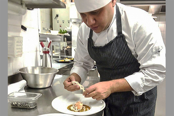 Aprendices ‘cocinan’ su carrera como chefs en Francia 