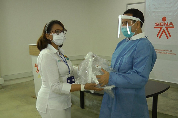  SENA fabrica Caretas Full Face para mitigar contagio de Covid-19 