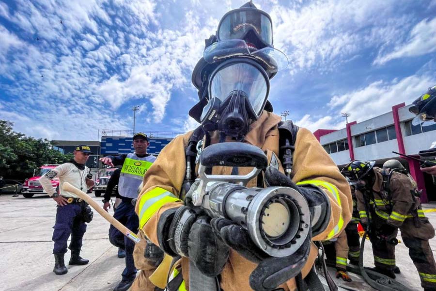Los bomberos de Colombia pueden obtener el reconocimiento de los aprendizajes previos en programas de formación técnica