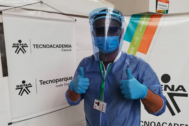 El SENA Cundinamarca fabrica caretas de protección con radiografías