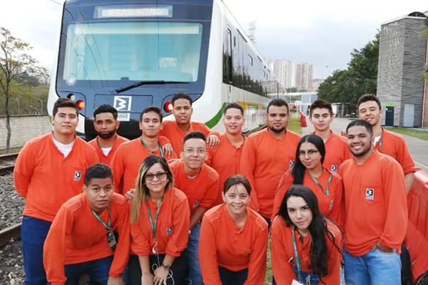 16 jóvenes se certificaron como los primeros Técnicos del modelo de formación dual SENA y Metro de Medellín